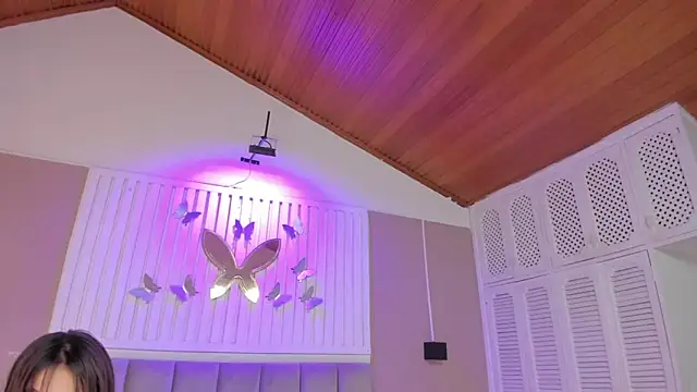  Kailythompson online show from March 21, 7:18 pm