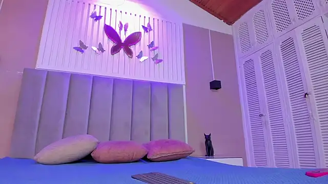  Kailythompson online show from April 23, 7:48 pm