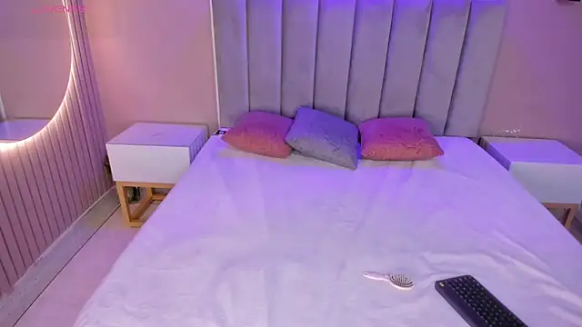 Snapshot of _Kailythompson chatting on February 11, 7:36 pm Kailythompson online show from February 11, 7:36 pm