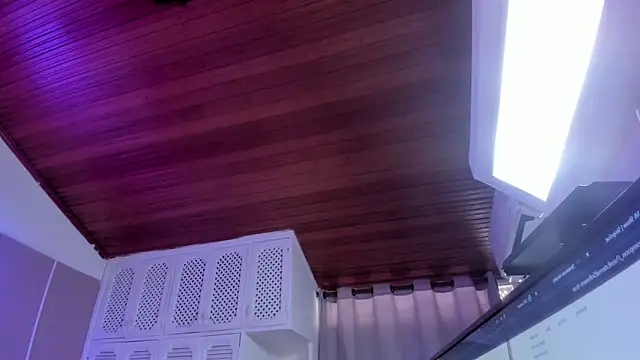 Snapshot of _Kailythompson chatting on February 24, 8:10 pm Kailythompson online show from February 24, 8:10 pm