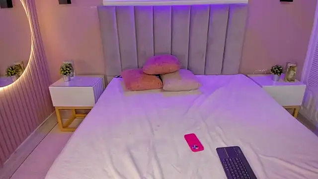  Kailythompson online show from March 20, 7:26 pm