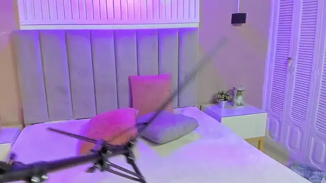 Snapshot of _Kailythompson chatting on February 4, 6:36 pm Kailythompson online show from February 4, 6:36 pm