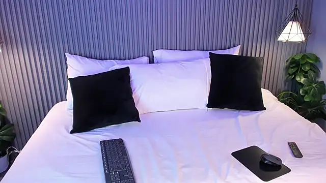 Yalezka  online show from April 9, 4:14 am