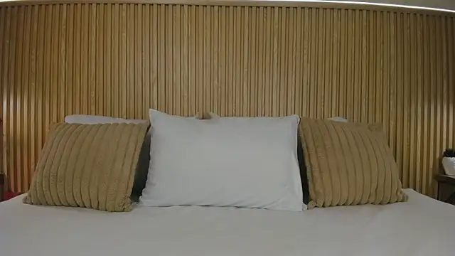 Snapshot of Yalezka_ chatting on July 18, 4:10 am Yalezka online show from July 18, 4:10 am