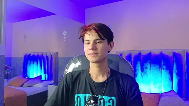 Snapshot of Derek_Sinn chatting on May 23, 9:14 pm Derek Sinn online show from May 23, 9:14 pm