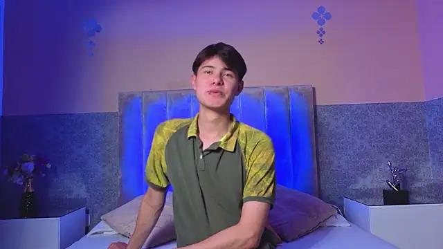 Snapshot of Derek_Sinn chatting on February 24, 8:31 pm Derek Sinn online show from February 24, 8:31 pm