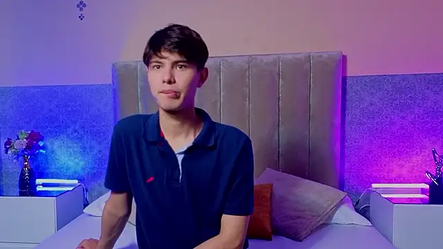 Snapshot of Derek_Sinn chatting on February 26, 8:20 pm Derek Sinn online show from February 26, 8:20 pm