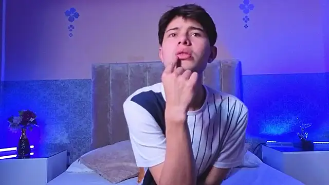 Snapshot of Derek_Sinn chatting on February 23, 7:58 pm Derek Sinn online show from February 23, 7:58 pm