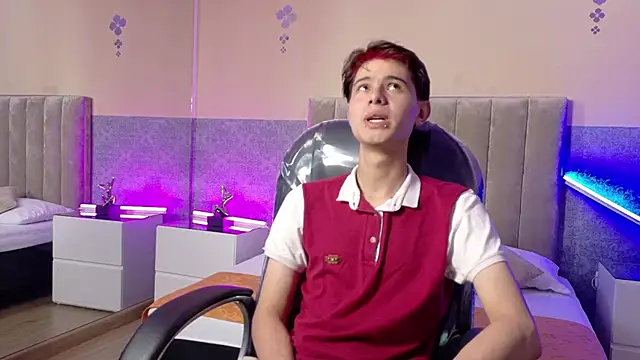 Derek Sinn online show from April 3, 7:53 pm