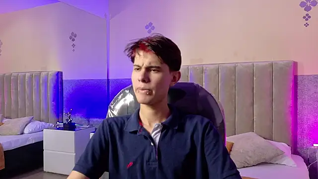 Derek Sinn online show from April 4, 7:53 pm