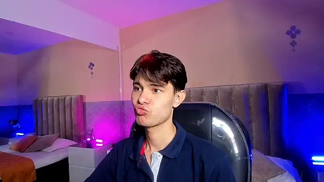 Derek Sinn online show from April 17, 8:00 pm