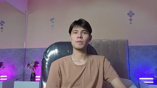 Snapshot of Derek_Sinn chatting on March 2, 8:05 pm Derek Sinn online show from March 2, 8:05 pm