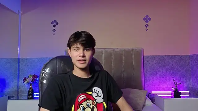 Snapshot of Derek_Sinn chatting on February 27, 8:08 pm Derek Sinn online show from February 27, 8:08 pm