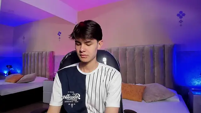 Derek Sinn online show from April 8, 8:10 pm