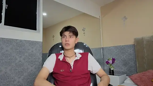 Snapshot of Derek_Sinn chatting on February 9, 8:29 pm Derek Sinn online show from February 9, 8:29 pm