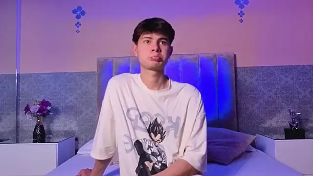 Snapshot of Derek_Sinn chatting on February 21, 7:49 pm Derek Sinn online show from February 21, 7:49 pm