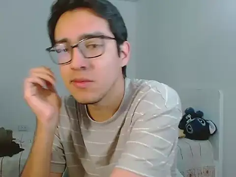 Snapshot of NickFin chatting on July 11, 1:50 am NickFin online show from July 11, 1:50 am