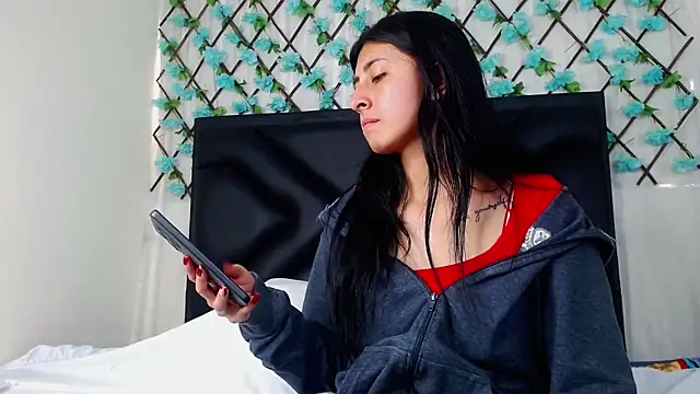 EmmaWilliamss4 online show from February 12, 3:01 pm