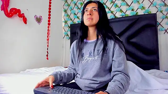 EmmaWilliamss4 online show from February 19, 3:09 pm