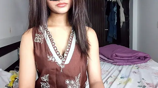 Snapshot of Alina_Teen chatting on June 25, 12:10 pm Alina Teen online show from June 25, 12:10 pm