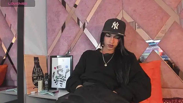 MeghanQueen   online show from March 13, 6:18 am