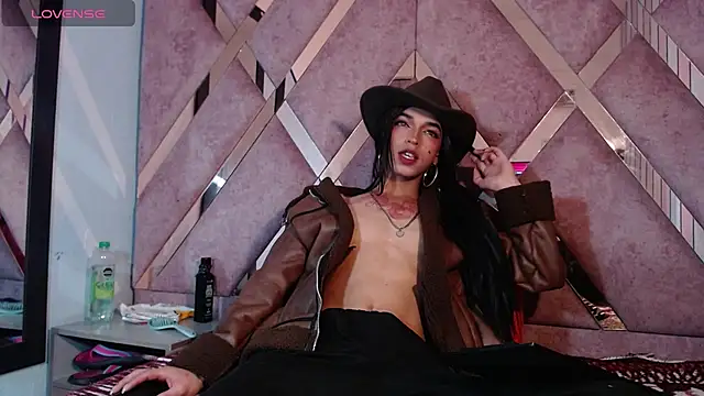 MeghanQueen   online show from February 25, 5:18 am