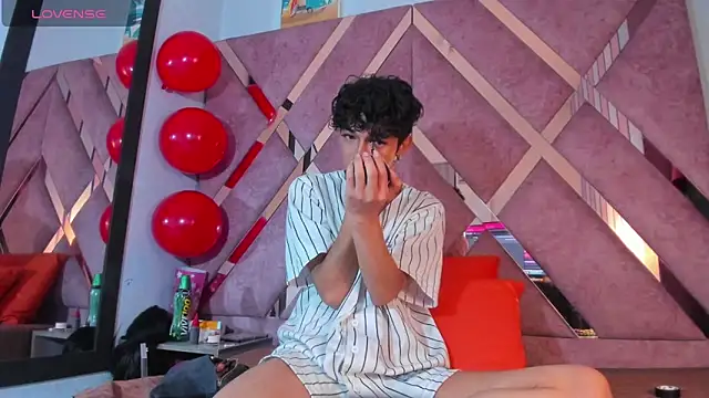 MeghanQueen   online show from February 14, 4:23 am