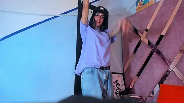 MeghanQueen   online show from March 21, 5:08 am