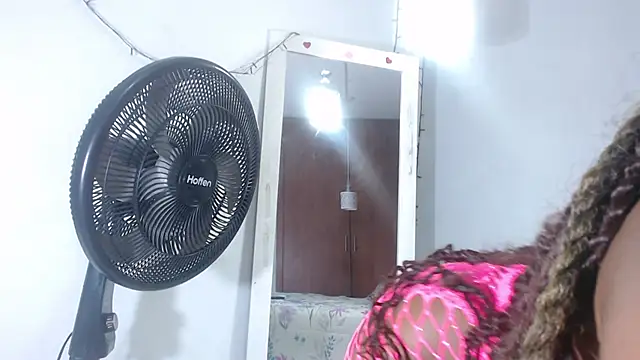 Snapshot of arianna_rossi11 chatting on February 9, 12:03 pm arianna rossi11 online show from February 9, 12:03 pm