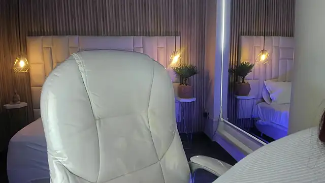 Snapshot of Ravenn21x chatting on February 28, 11:43 am Ravenn21x online show from February 28, 11:43 am