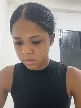 LIA PARKERR online show from April 13, 10:25 pm