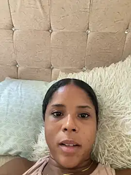 LIA PARKERR online show from March 26, 7:45 pm