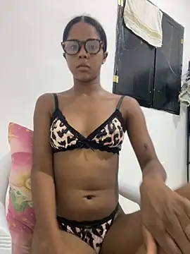 LIA PARKERR online show from April 8, 1:29 am