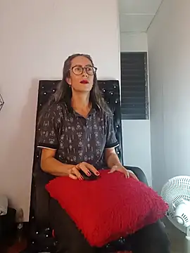 Snapshot of laurasofia45 chatting on February 9, 7:12 pm laurasofia45 online show from February 9, 7:12 pm