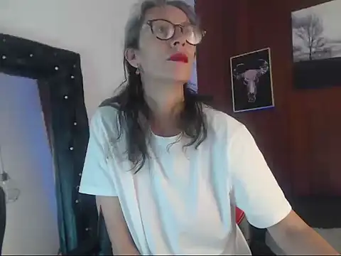 Snapshot of laurasofia45 chatting on February 19, 7:38 am laurasofia45 online show from February 19, 7:38 am