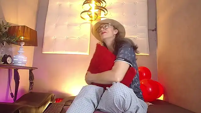 laurasofia45 online show from March 7, 1:12 am