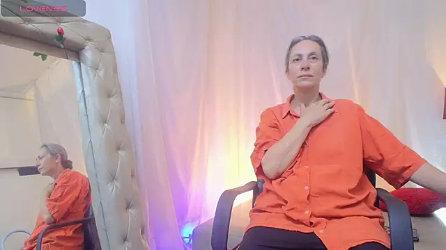 Snapshot of laurasofia45 chatting on July 6, 3:13 am laurasofia45 online show from July 6, 3:13 am