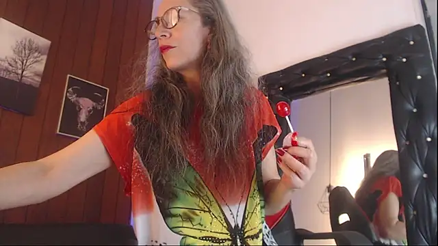 Snapshot of laurasofia45 chatting on February 10, 7:24 pm laurasofia45 online show from February 10, 7:24 pm