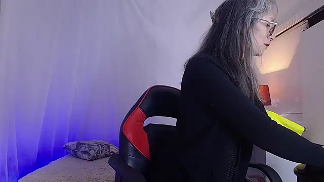 laurasofia45 online show from March 20, 4:13 am