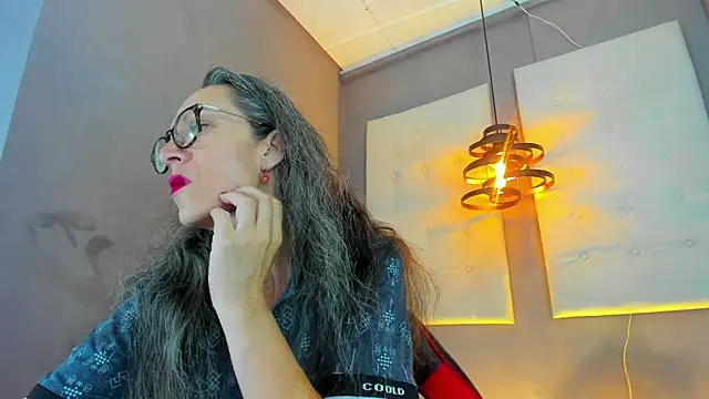 Snapshot of laurasofia45 chatting on February 9, 12:41 am laurasofia45 online show from February 9, 12:41 am