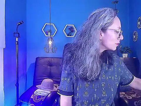 Snapshot of laurasofia45 chatting on February 17, 3:48 am laurasofia45 online show from February 17, 3:48 am