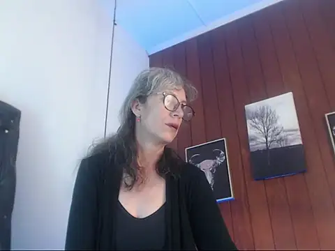 Snapshot of laurasofia45 chatting on February 18, 1:29 pm laurasofia45 online show from February 18, 1:29 pm