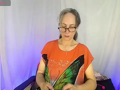 laurasofia45 online show from May 10, 2:30 pm