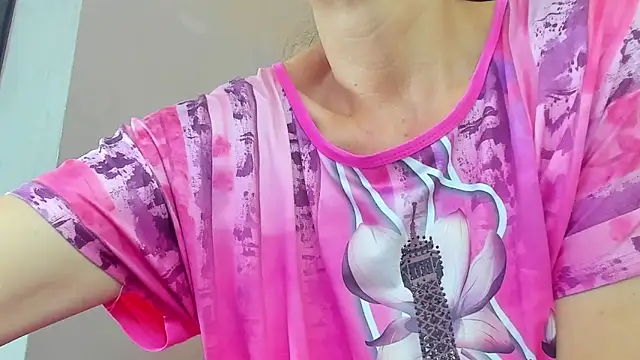 Snapshot of laurasofia45 chatting on February 7, 12:35 pm laurasofia45 online show from February 7, 12:35 pm