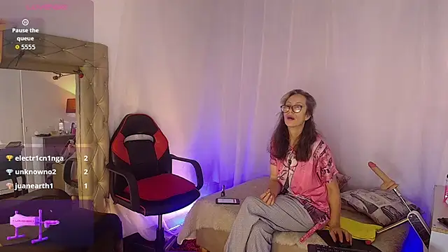 laurasofia45 online show from April 14, 9:47 am