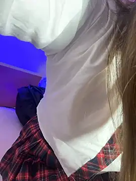 Snapshot of kloe__t18 chatting on February 12, 12:16 pm kloe t18 online show from February 12, 12:16 pm