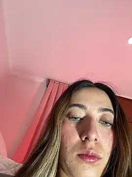 Snapshot of kloe__t18 chatting on March 1, 11:43 am kloe t18 online show from March 1, 11:43 am