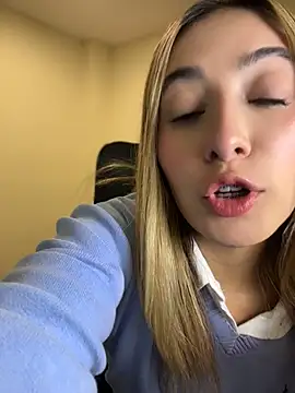 Snapshot of kloe__t18 chatting on July 8, 3:02 pm kloe t18 online show from July 8, 3:02 pm