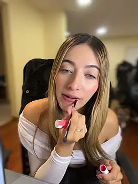 Snapshot of kloe__t18 chatting on July 16, 3:31 pm kloe t18 online show from July 16, 3:31 pm