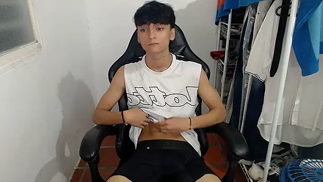 Snapshot of BOY_0914 chatting on February 19, 4:31 am BOY 0914 online show from February 19, 4:31 am